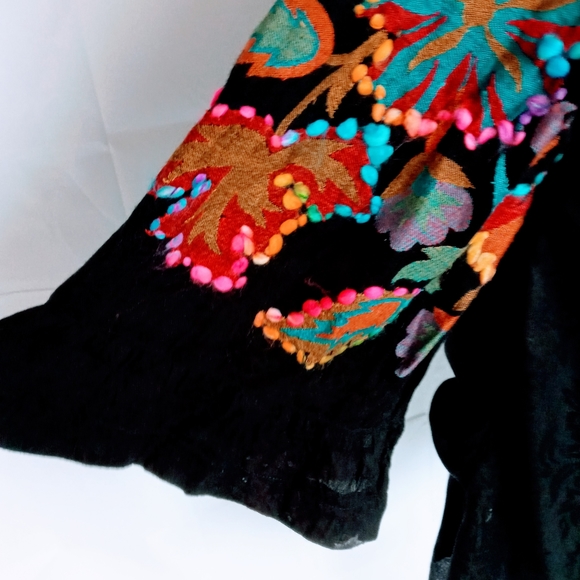 Avani del Amour Boho Top Blouse Embroided - Picture 4 of 5